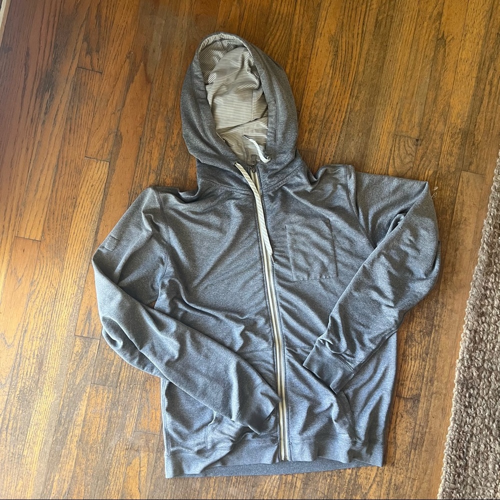 Vuori Men’s Performance Hoodie size L